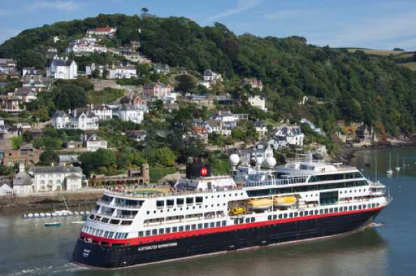 14 September 2022 - 14:55:32

------------------------
Cruise ship Maud departs from Dartmouth